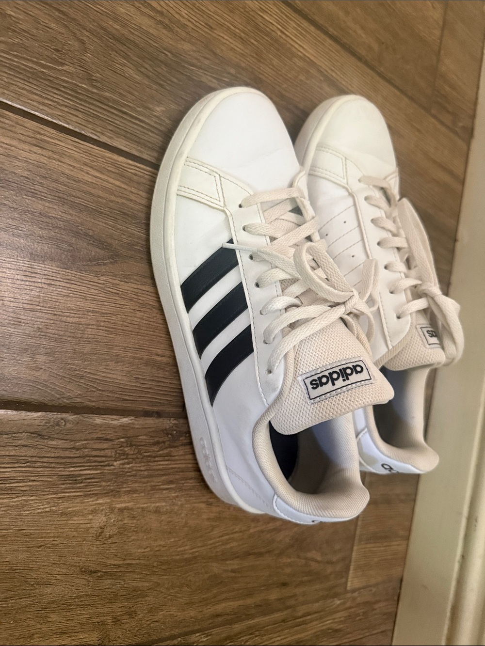 adidas
Adidas White
Sneakers Women's Size 8